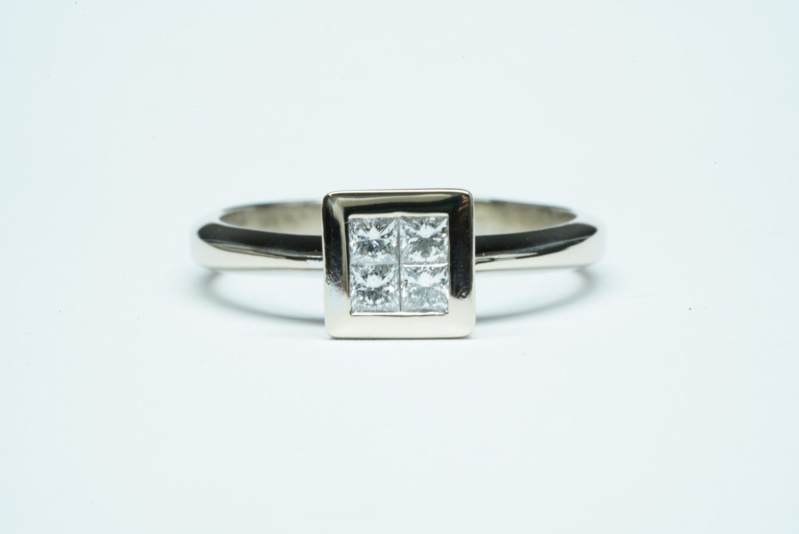 Ringe: Fingerring Weissgold 18k mit Diamanten – Gebraucht aus Bülach von Re-Jewelled