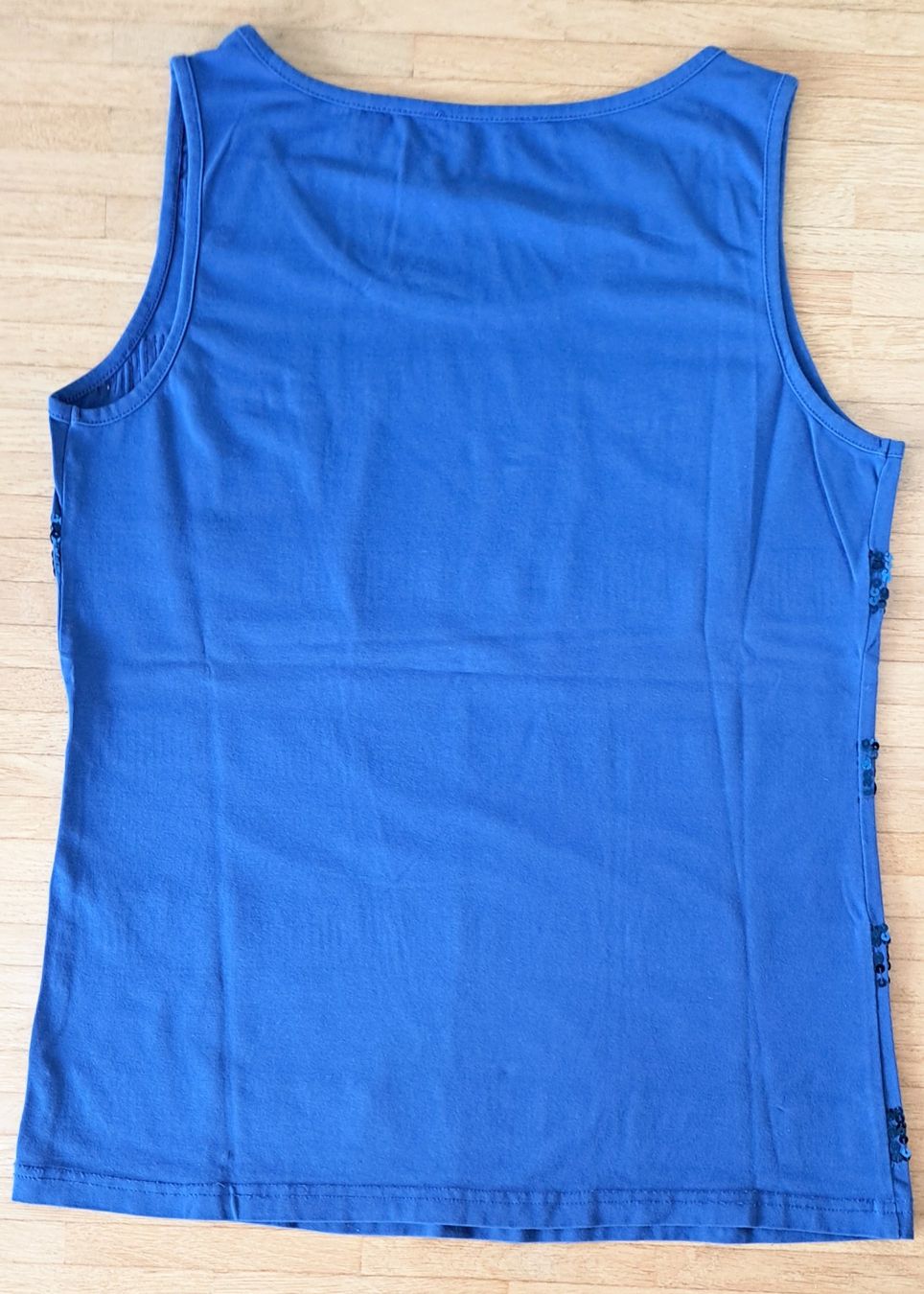 T-shirt: Débardeur bleu orné de sequin – Nuovo (secondo la descrizione) da Le Mont-sur-Lausanne venduto da olatiu 2