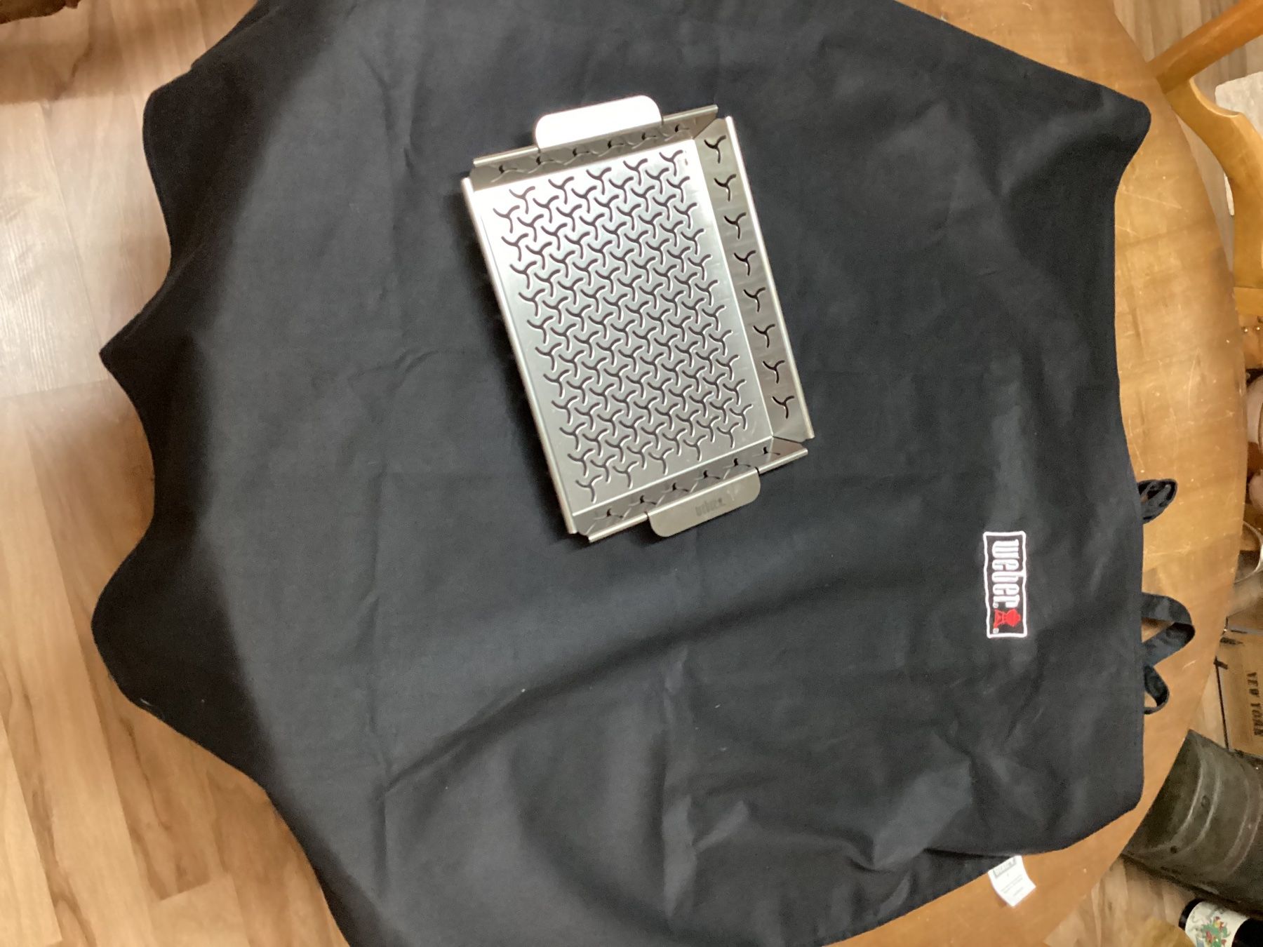 Grembiuli: Weber Grill Schurz + Grill Korb – Usato da Unterkulm venduto da Lunchen11