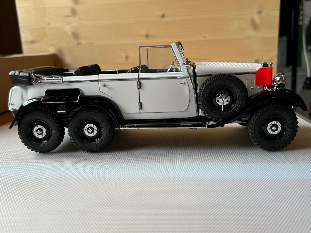 Mercedes-Benz Modellautos: Mercedes Benz G4 – Gebraucht aus Yvorne von Donom 2