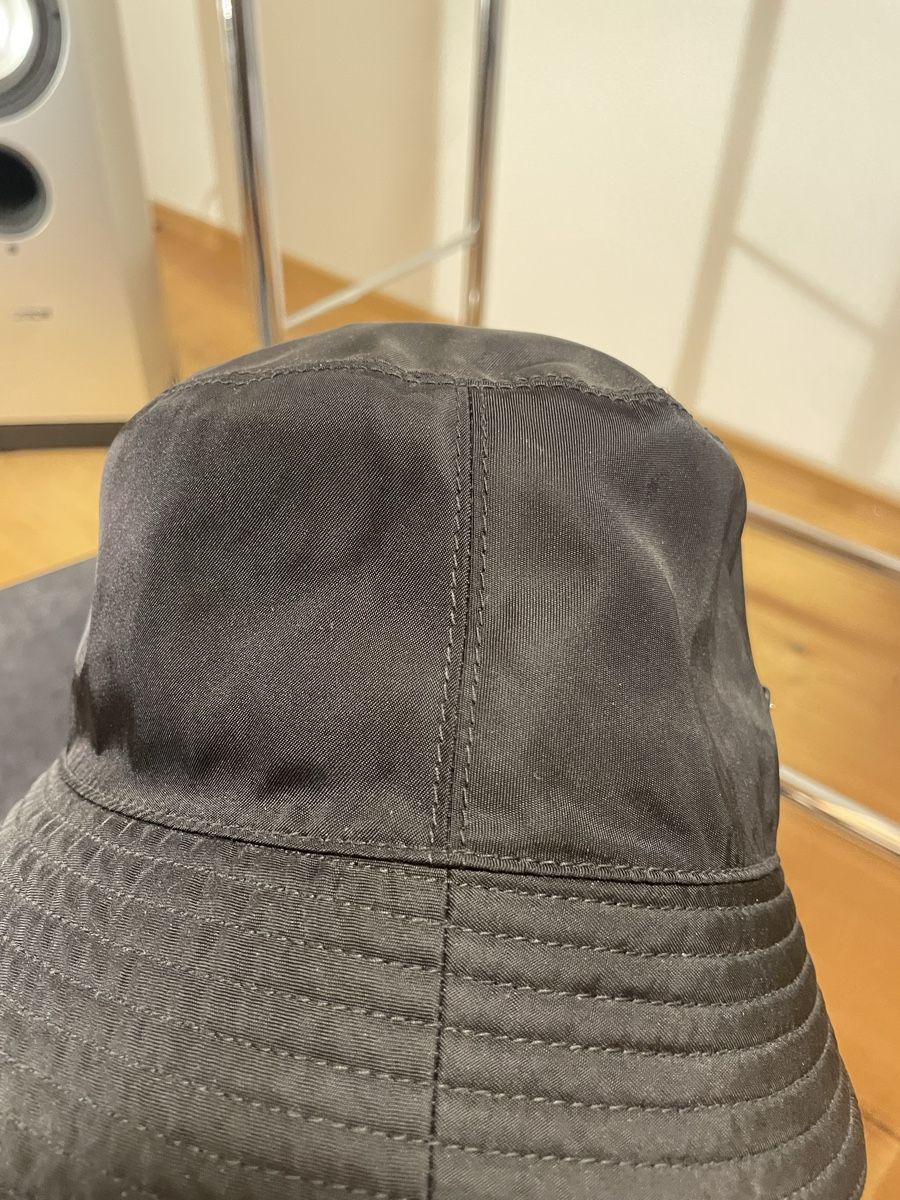 Prada Copricapi, berretti & cappellini: Prada Buckethat schwarz Grösse M mit Originalverpackung – Usato da Appenzell venduto da kra_v8qd 5