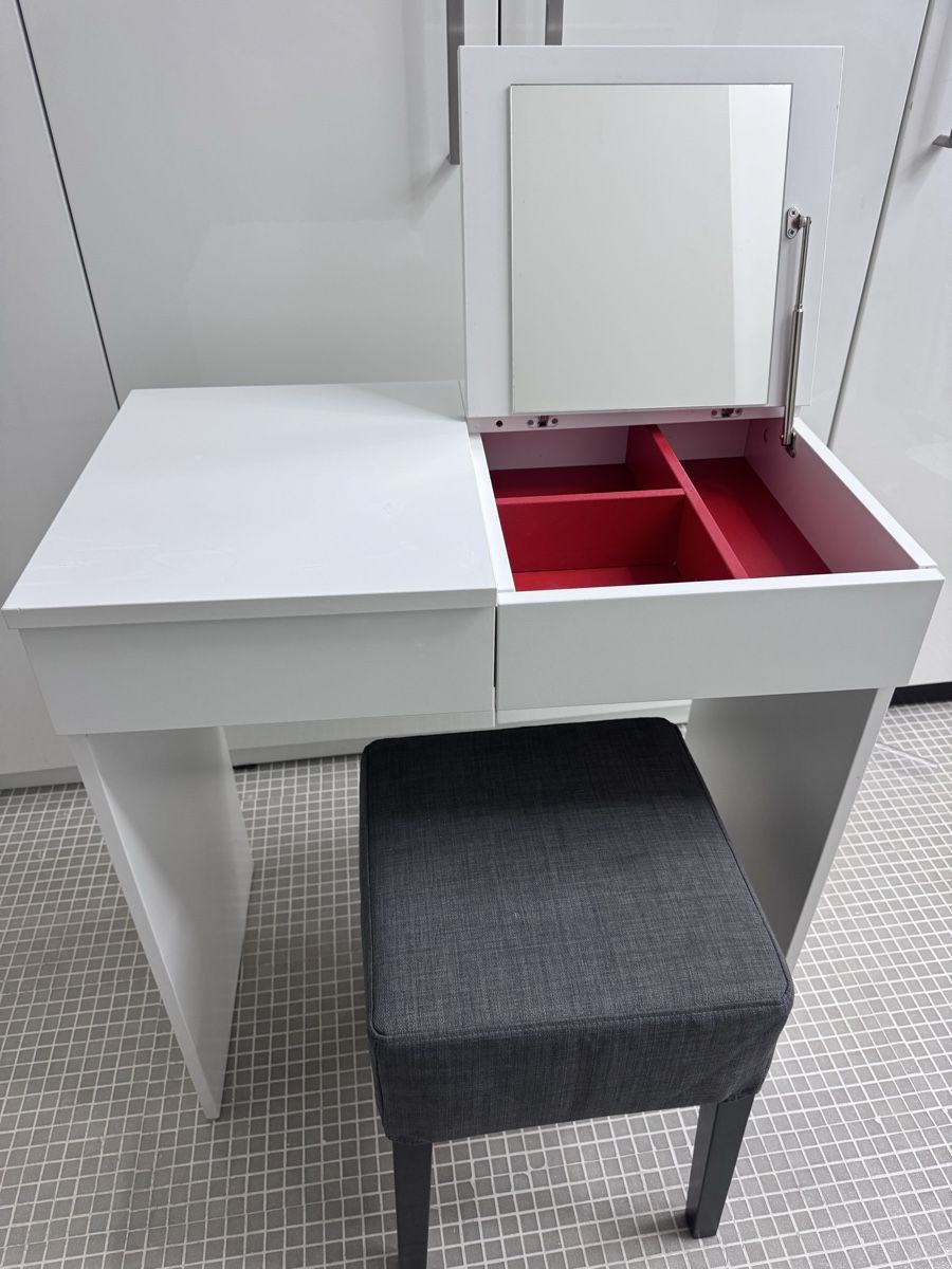 Ikea Schminktische: IKEA Schminktisch mit Hocker – Gebraucht aus Oftringen von Makeq 1