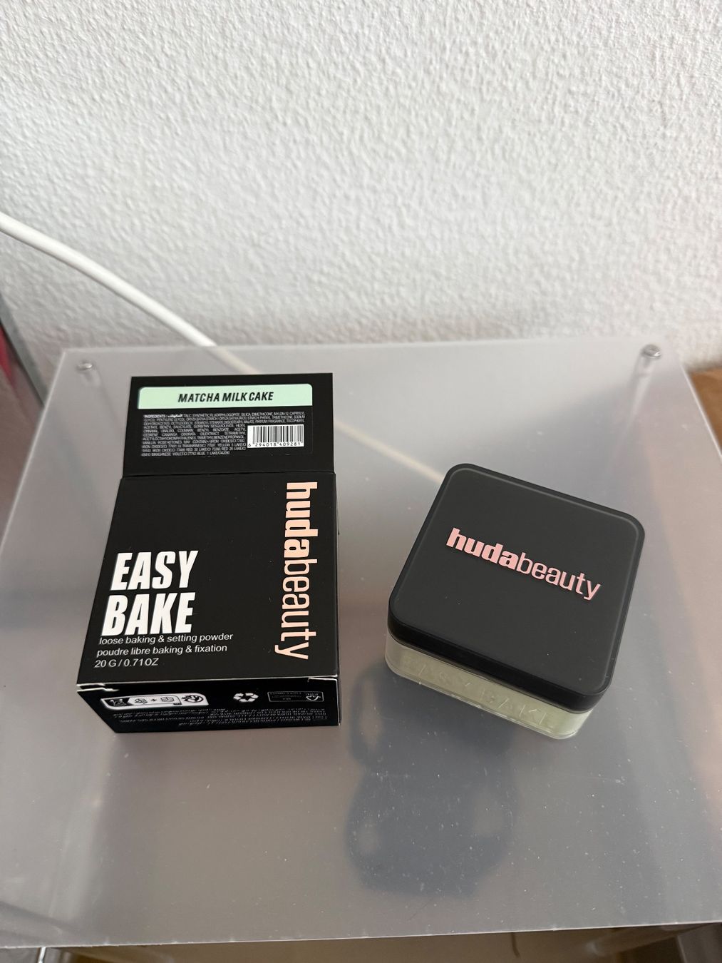 Huda Beauty Make-up: Huda Beauty Easy Bake Matcha Milk Cake Setting Powder – Nuovo e nell'imballaggio originale da Baar venduto da and_x9gz