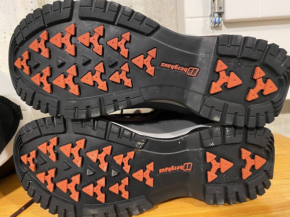Scarpe da donna: Trekkingschuh Neuwertig Gr. 39 – Usato da Neuenegg venduto da Quartett69 1