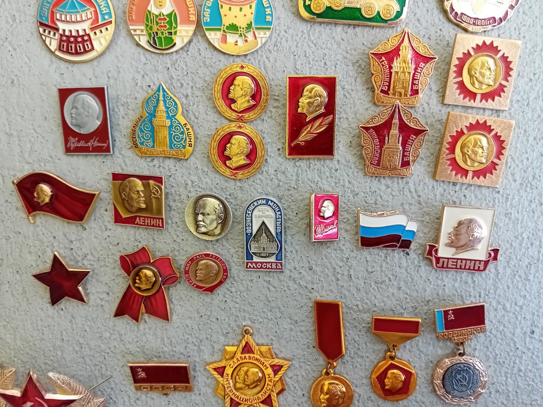 Plaketten & Abzeichen: Russische Abzeichen lot 40stk. – Neu (gemäss Beschreibung) aus Kriens von  2