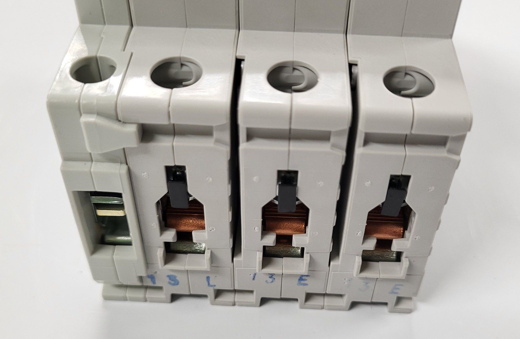 ABB Interruttori: Leitungsschutzschalter LS ABB  3× C13 S453 E Neu – Nuovo (secondo la descrizione) da Davos Dorf venduto da Milwaukee02 4