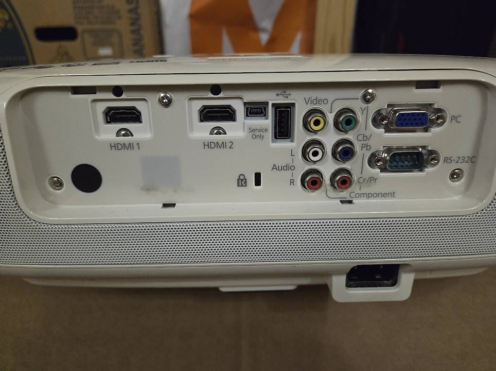 Epson Proiettori: 3D Wifi Beamer Epson EH-TW6100W – Usato da Zürich venduto da Bubbles26322 3