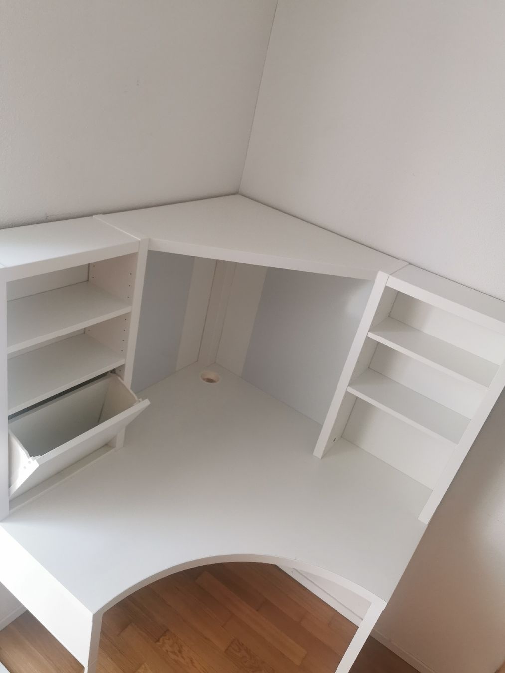 Scrivanie: Schreibtisch ikea MICKE – Usato da Glattbrugg venduto da riseca 1