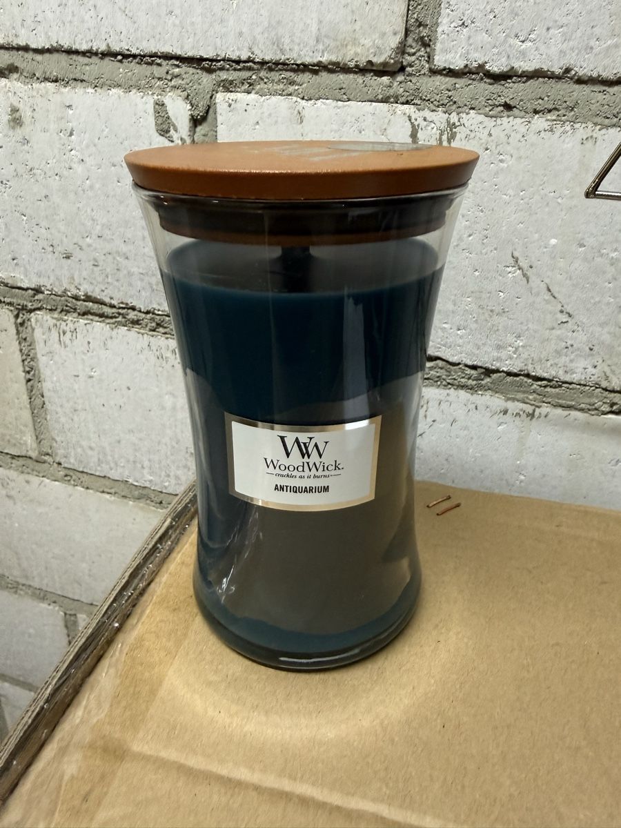 Woodwick Candele: WoodWick Antiquarium Kerze mit Pluswick neu – Nuovo (secondo la descrizione) da Ostermundigen venduto da wal_2qf6