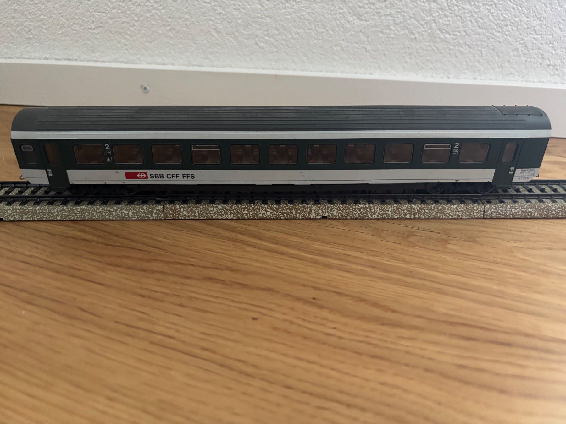 Hag Modellini di ferrovie: 2x Roco SBB Wagen (44201B & 44472) – Usato da Bremgarten AG venduto da Trombone98 2