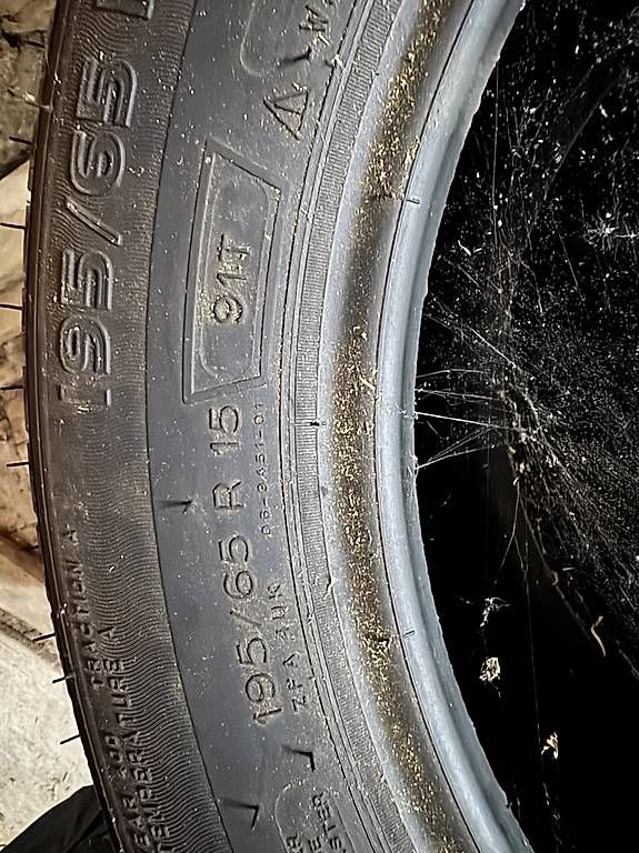 Pneumatici & Ruote complete: Pneus été Michelin 195/65/15 – Usato da Lentigny venduto da EcuProd1 1