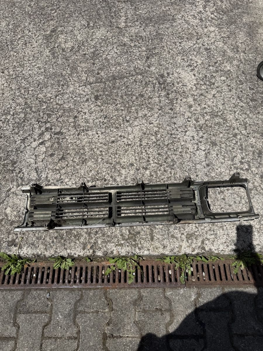 Toyota Alle Autoersatzteile: Front Grill Toyota 4 Runner – Gebraucht aus Halten von vwg_ml9y 1