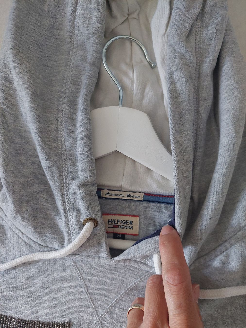 Tommy Hilfiger Maglioni & Felpe: Tommy Hilfiger Kapuzzensweater – Usato da Riehen venduto da jlj_st82 1