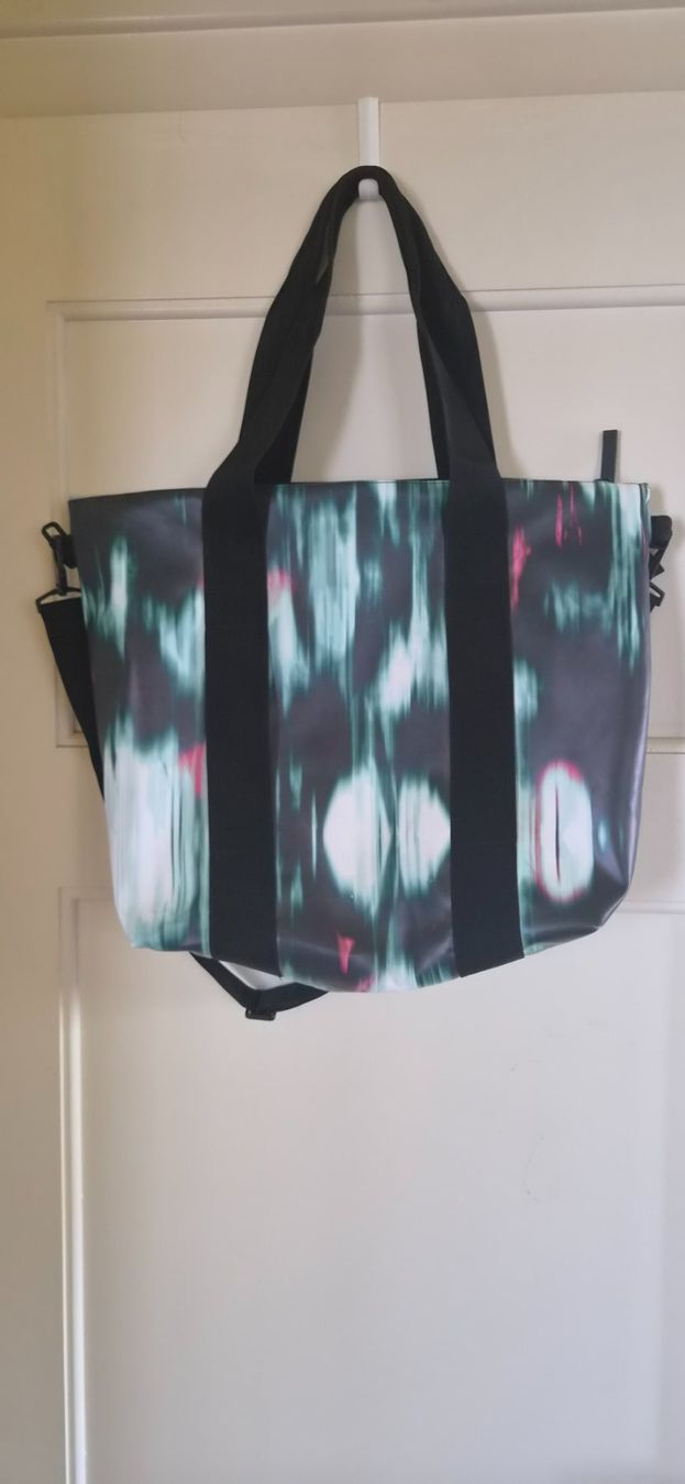 Rains Borse: Rains Tote Bag Mini ¦ blur – Usato da Zug venduto da Keikogood 2