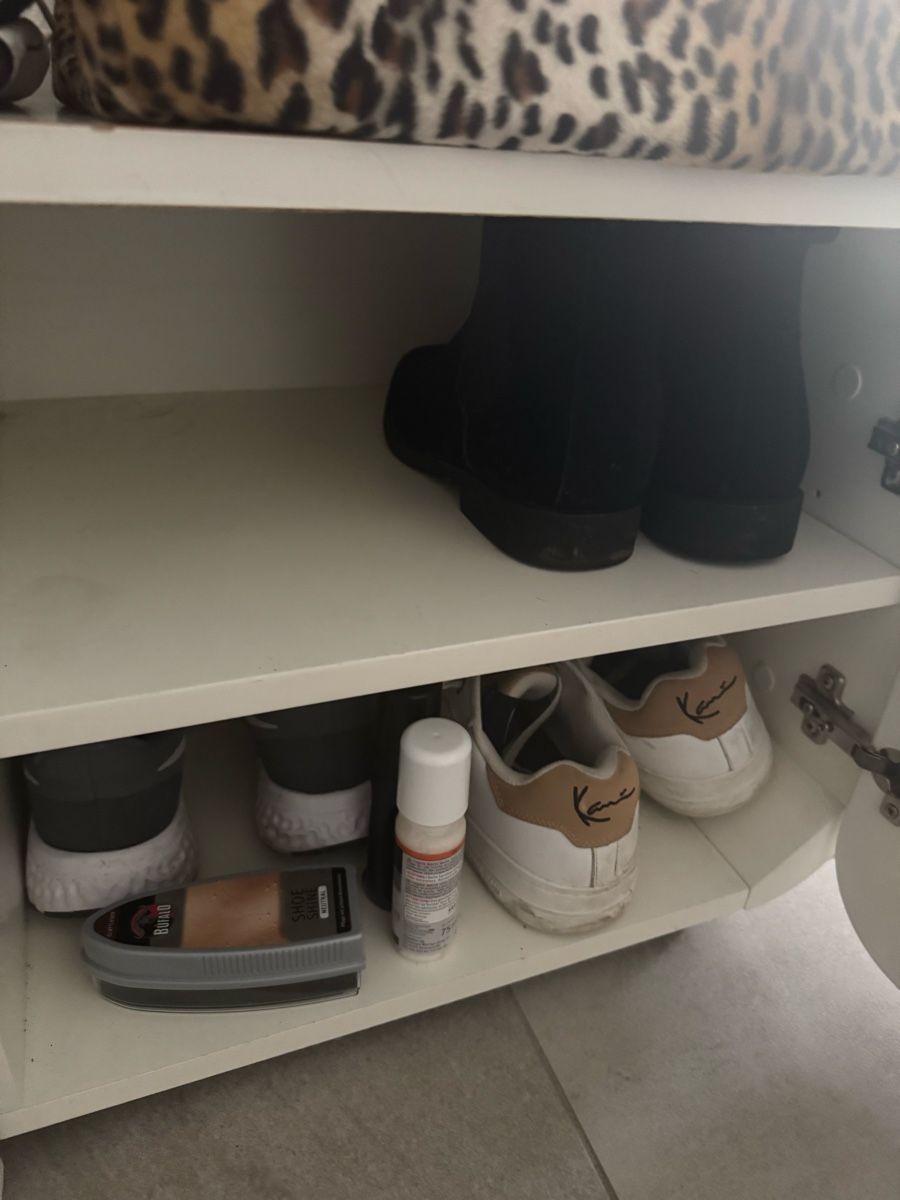 Armadi: White shoes cupboard with seats – Usato da Uznach venduto da ger_7gvr 1
