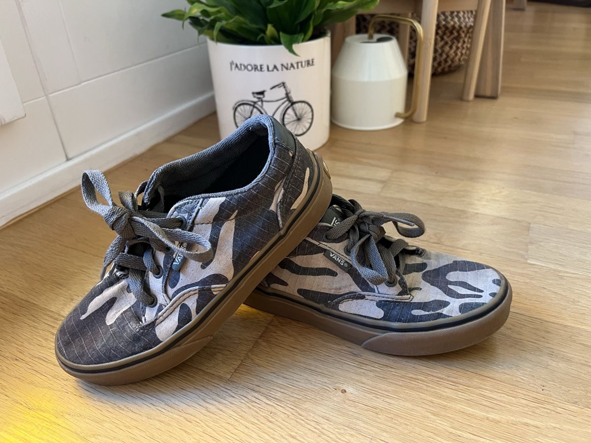 Vans Scarpe da uomo: Vans 32 – Usato da Riehen venduto da Loretxutxu