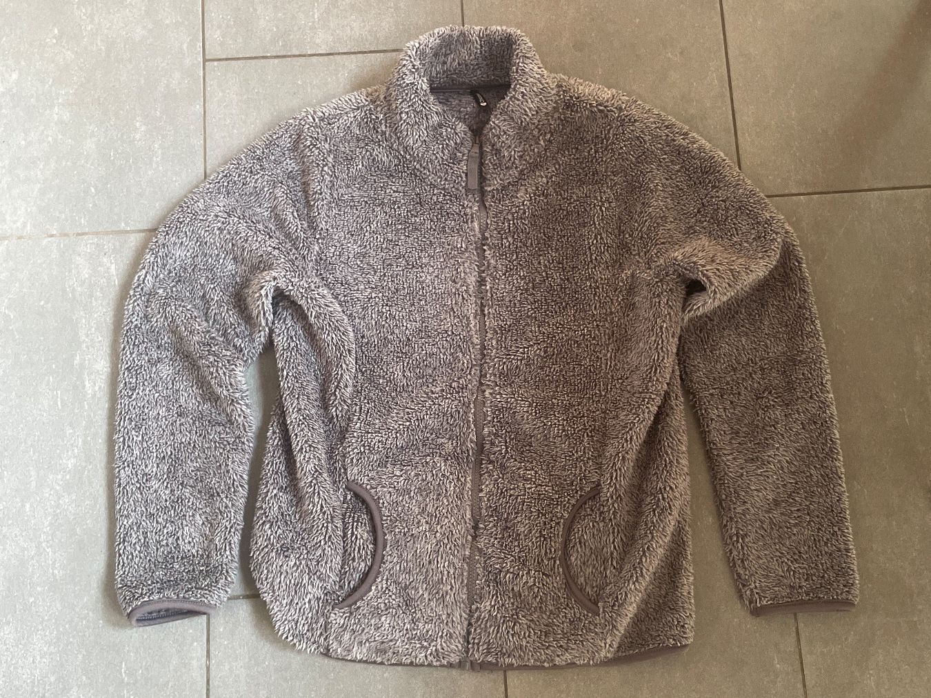 Giacche: Fleecejacke von Chicoree in Grau, Grösse L – Usato da Iseltwald venduto da Waldisch