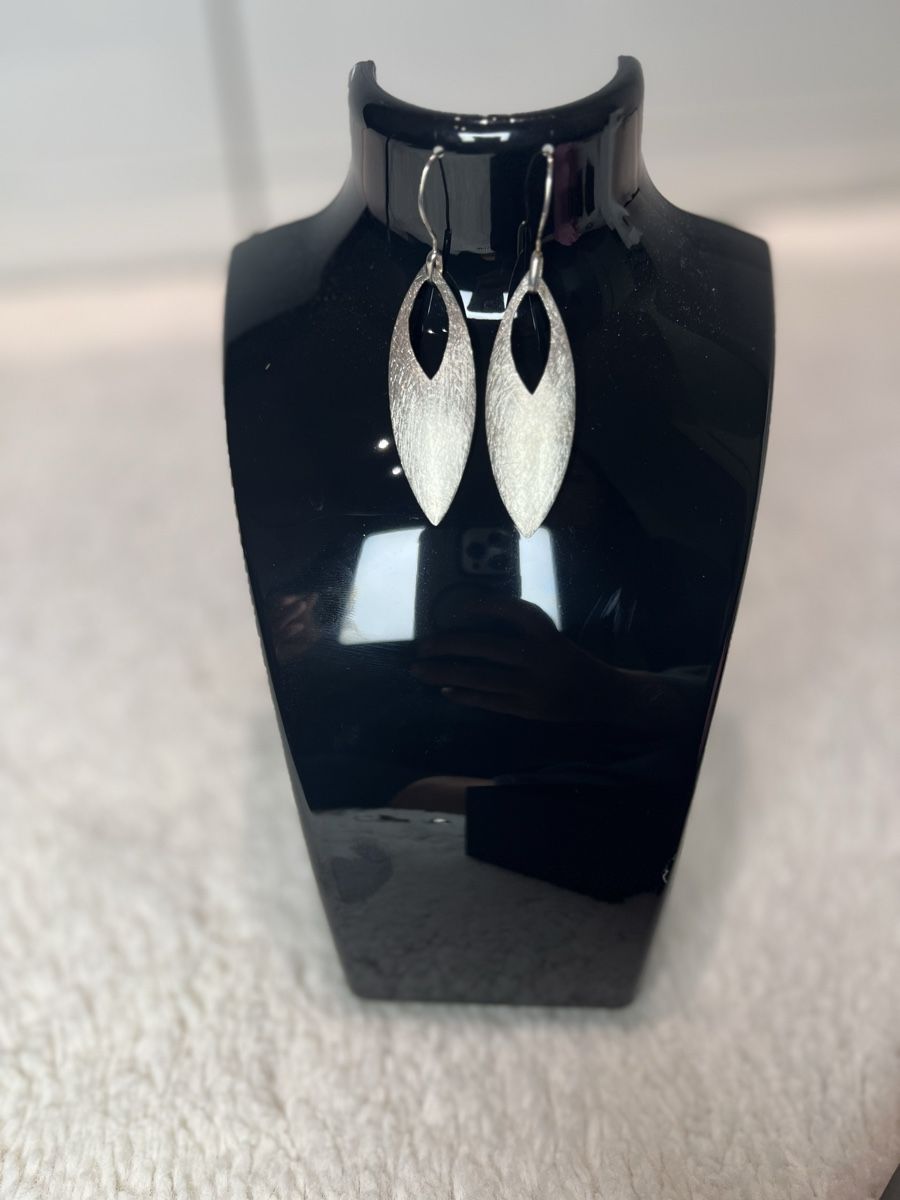 Ohrringe & -stecker: Boucles d'oreilles argentées modernes – Gebraucht aus Chenens von anasantos90 3