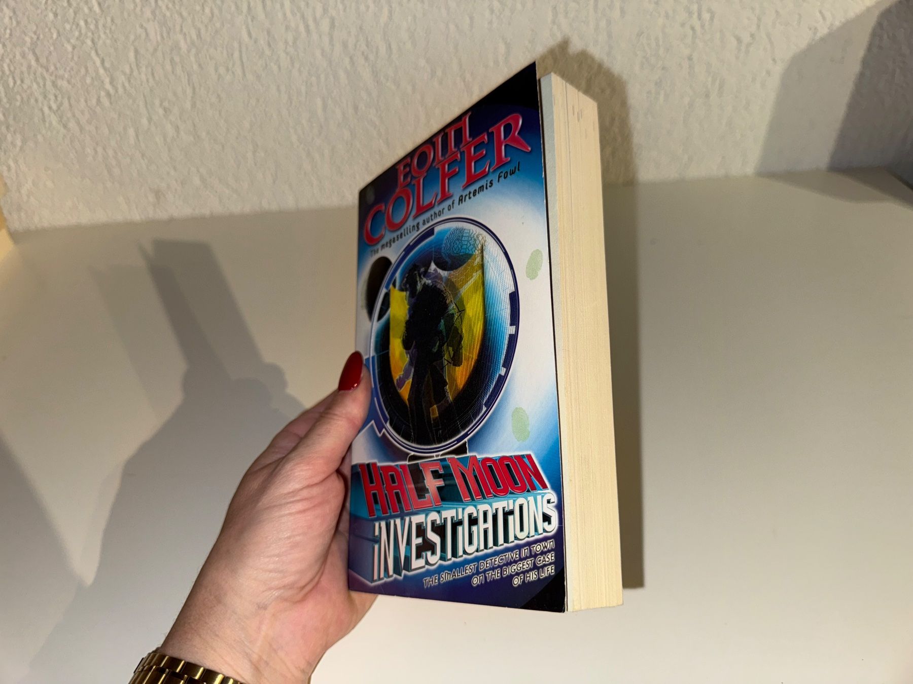 Libri: NOVEL: Eoin Colfer, Half moon investigations – Usato da Grosswangen venduto da English_books 1