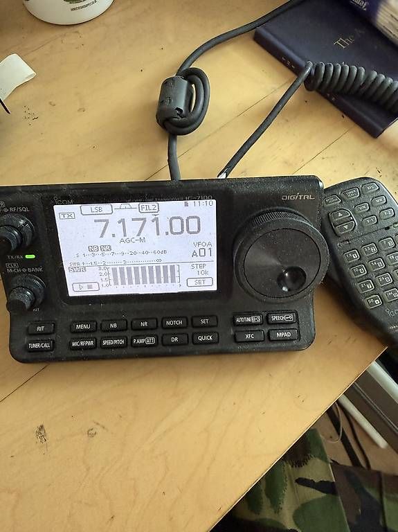 Radiocomunicazione: Icom IC7100 with accessories – Usato da Buchs SG venduto da srtgray01