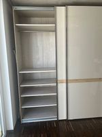 Hochwertiger Kleiderschrank mit vielen extraTablaren