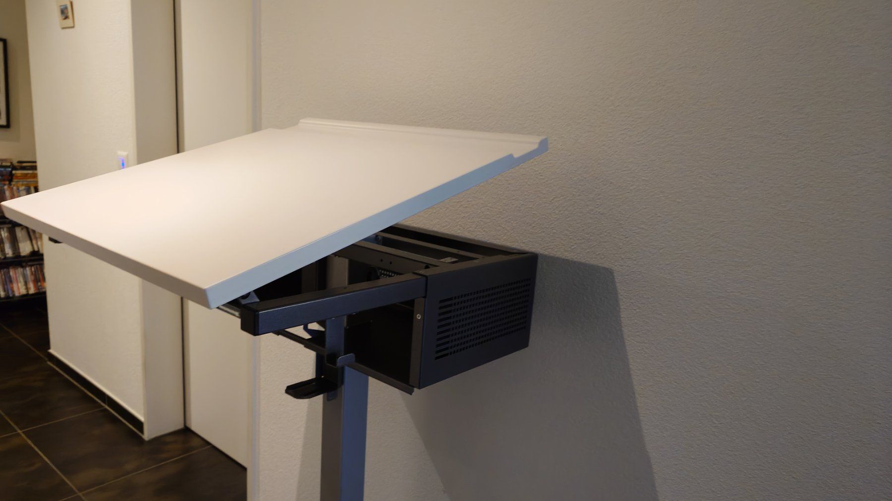 Embru Bureaux: EMBRU Stehpult/Computertisch (Schweizer Schulmöbel) – D'occasion à Langnau am Albis par cipm22 2