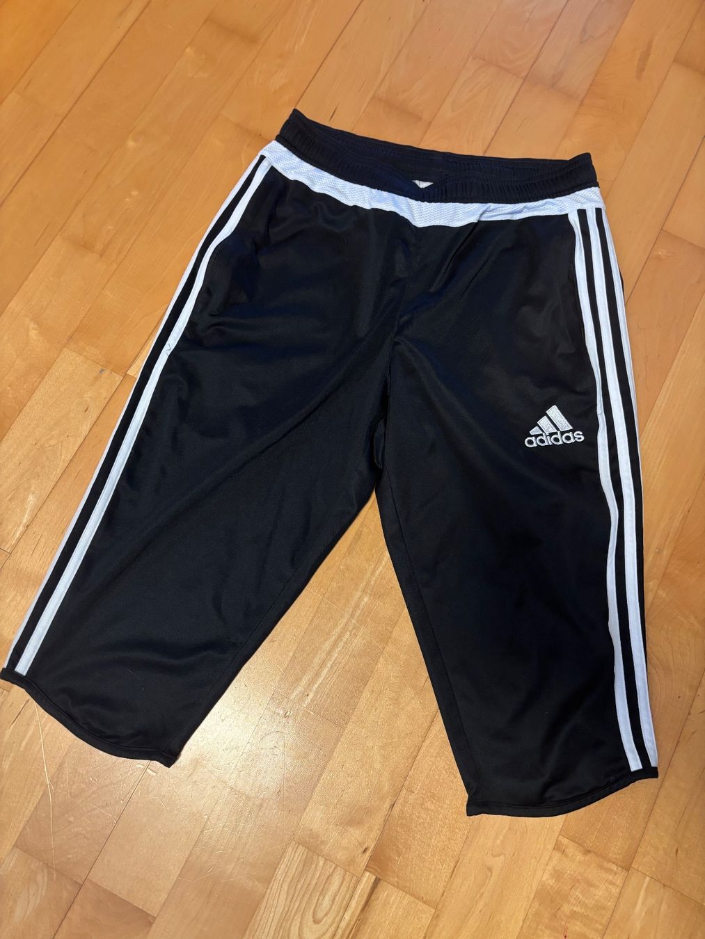 Adidas Pantaloni: ADIDAS 3/4 Trainingshose / Schwarz / Grösse S – Usato da Flurlingen venduto da dschdsch 1