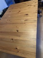 Massiver Holztisch, ausziehbar. Zum Restaurieren