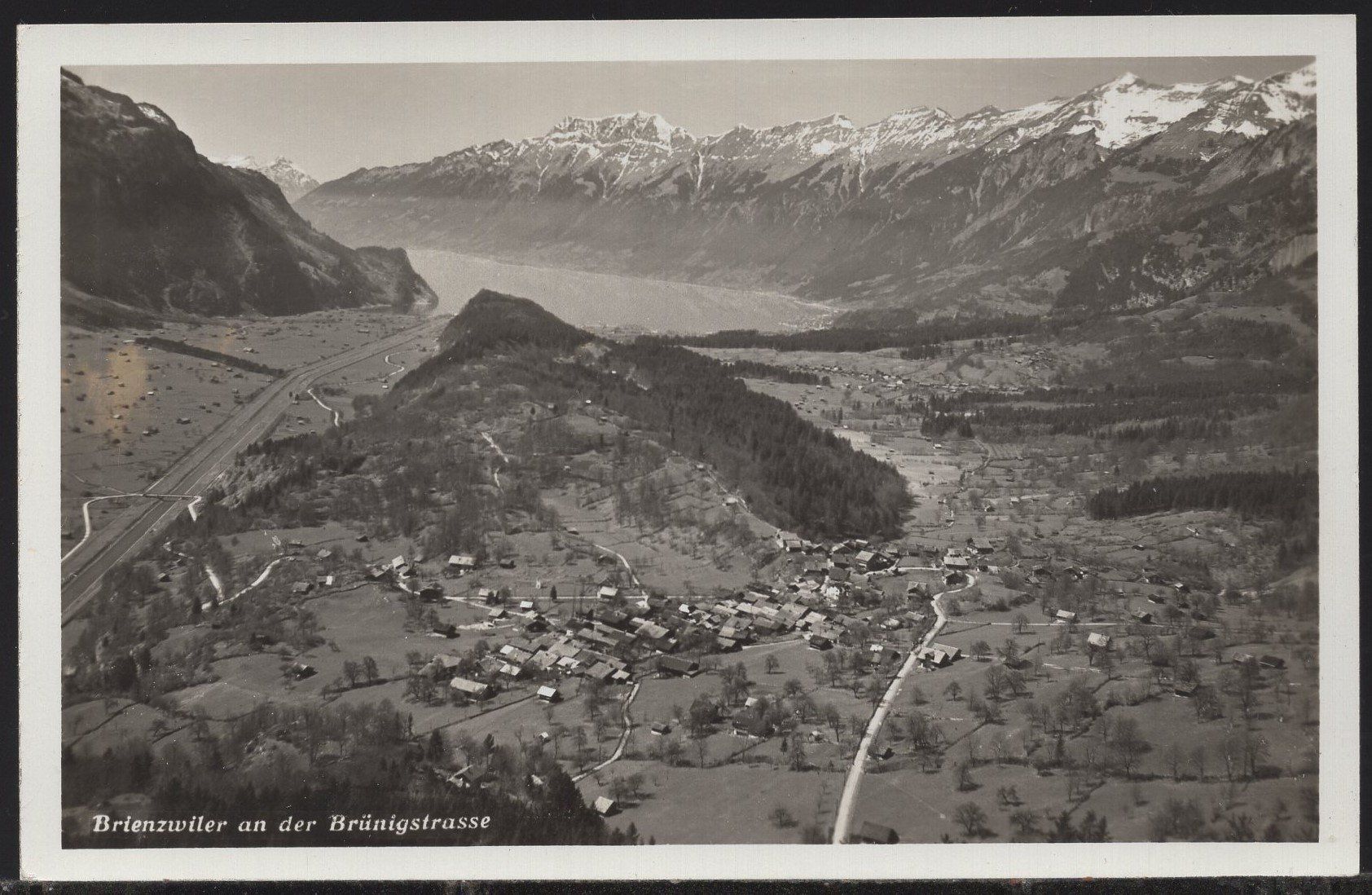 Cartoline postali: Brienzwiler an der Brünigstrasse – Usato da Aarau venduto da kufi44