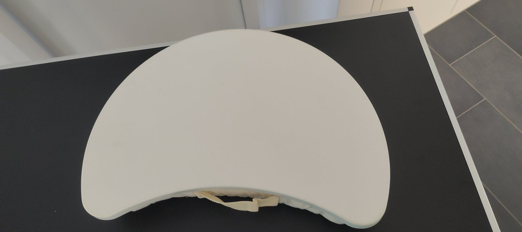 Sonstige Dekorationen & Accessoires: IKEA BRÄDA Laptoptisch Knietablett Laptoptablett weiss – Gebraucht aus Felben-Wellhausen von Awallner