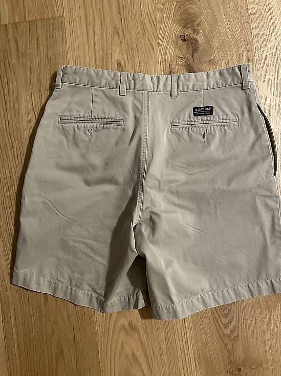Pantaloni: Tommy Hilfiger chino short – Usato da Zürich venduto da carlottaf 1