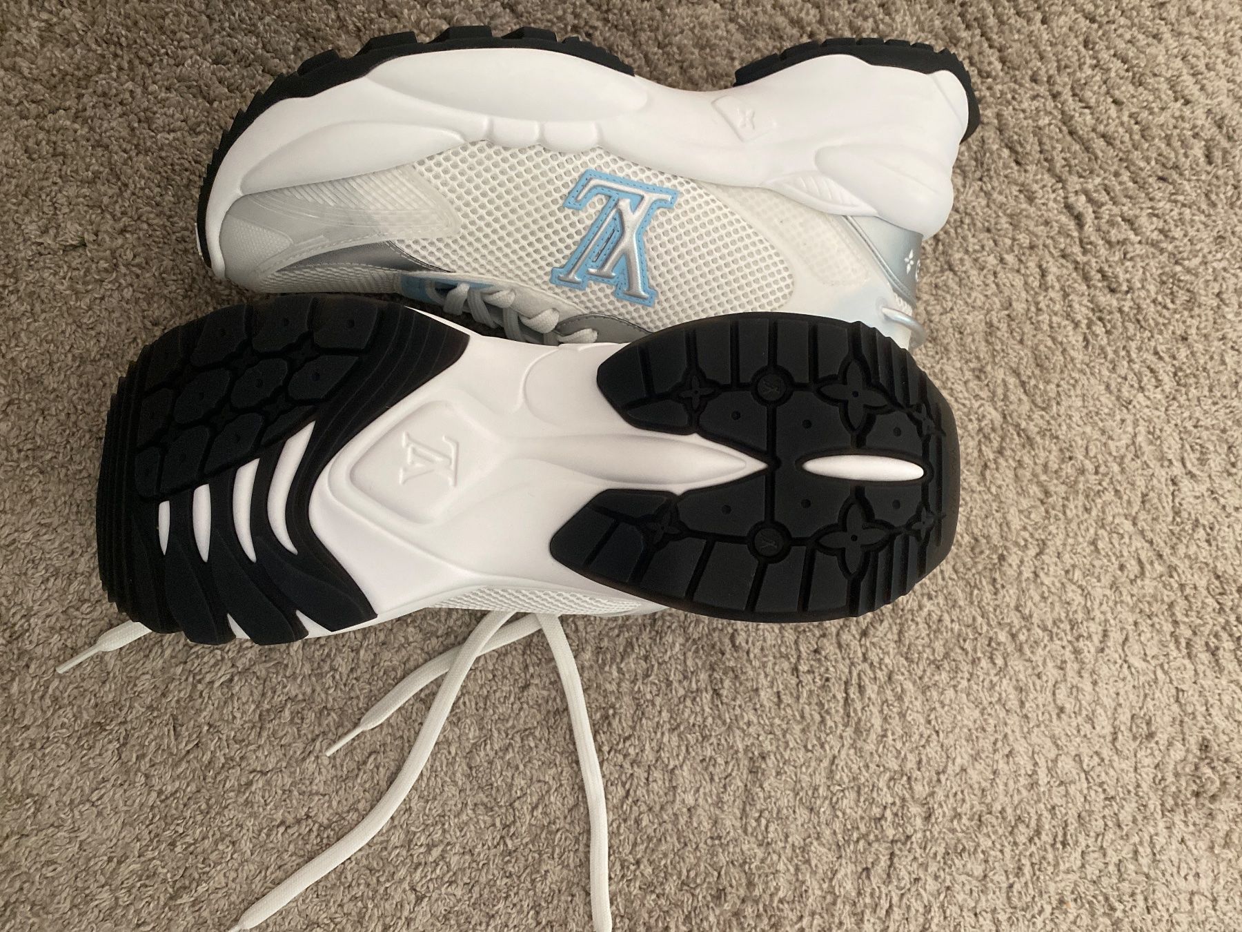 Louis Vuitton Scarpe da donna: Neue Louis Vuitton run 55 Sneaker 39 – Nuovo e nell'imballaggio originale da Lachen SZ venduto da LuganoLugano 2