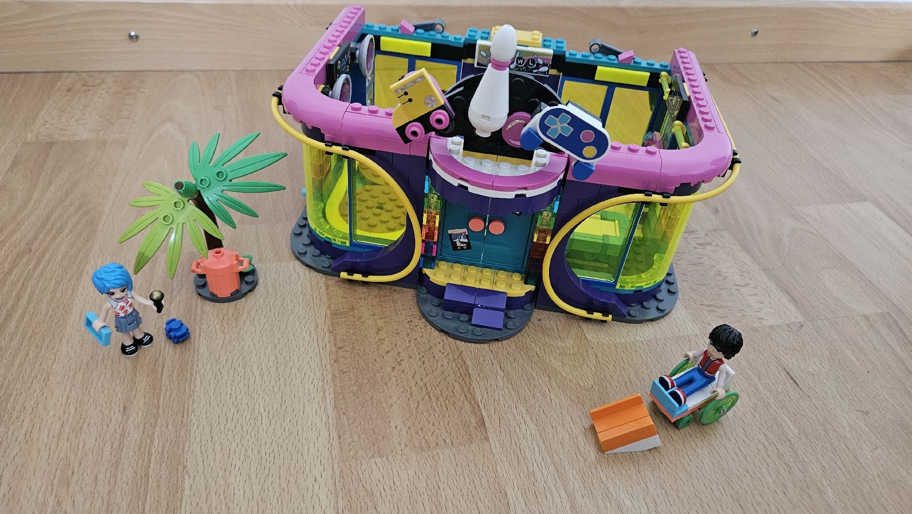 Lego Baukästen: lego Friends Roller-Disco 41708 – Neu (gemäss Beschreibung) aus Fislisbach von kristinamuc 1