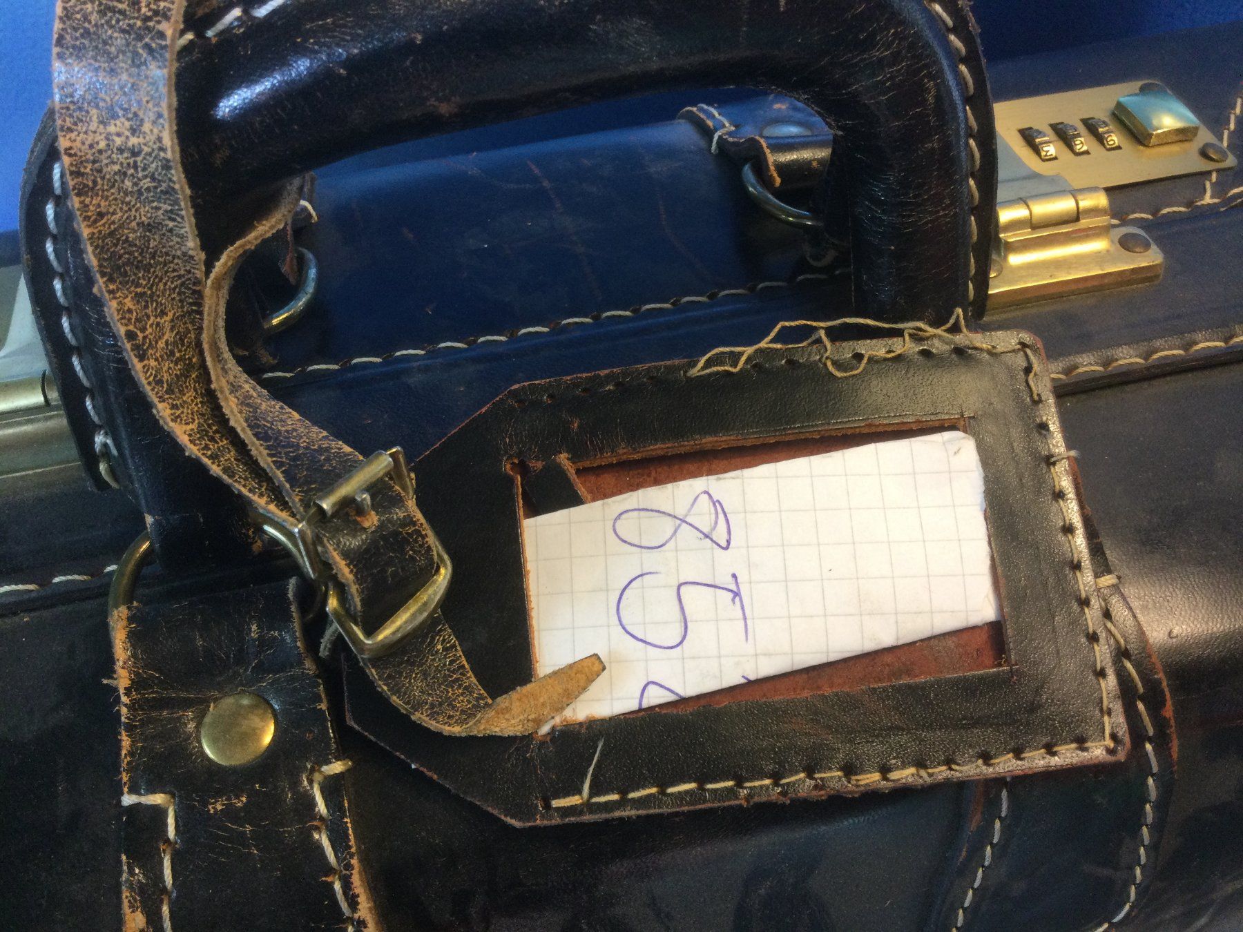 Valigie: Gebrauchter Lederkoffer zum abschliessen – Difettoso da Wangen SZ venduto da kuriosum12 1