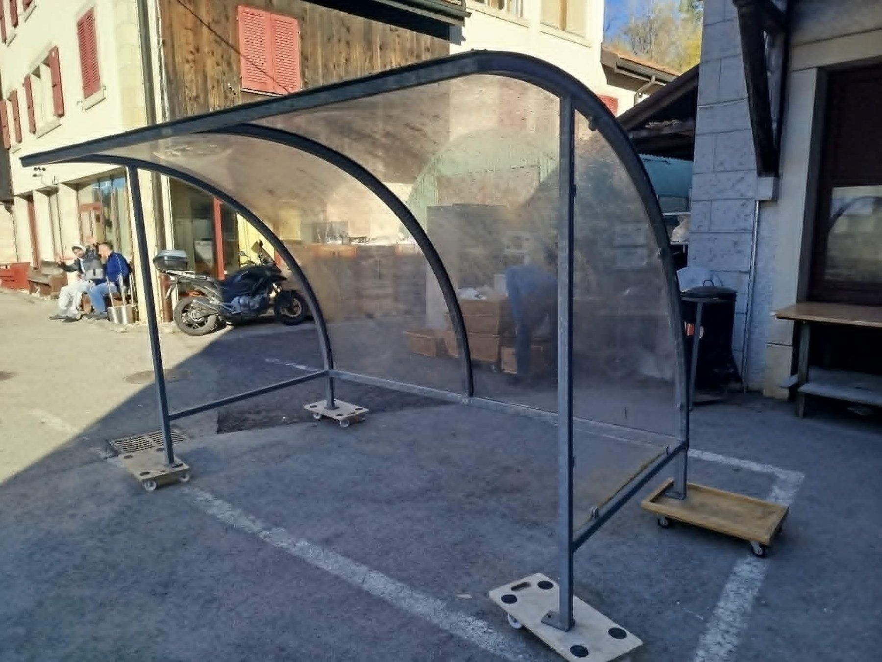 Rifugi: Abri à vélos – Usato da La Chaux-de-Fonds venduto da Emmaus2300CDF 2