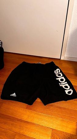 Adidas kurze Sporthose S