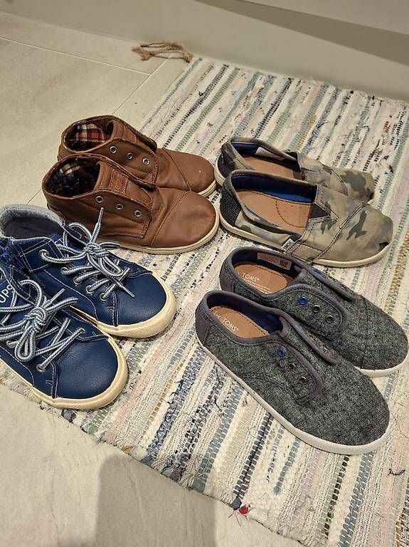 Scarpe per ragazzi: Kinder Schuhe Paket Große 28-28.5 – Usato da Untersiggenthal venduto da Sjkaoru 1