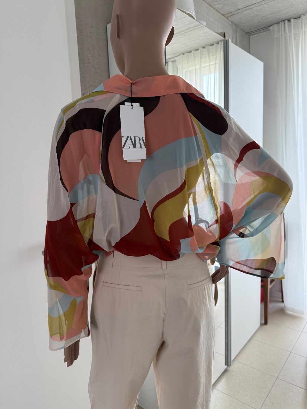 Zara Blusen: Zara halbtransparente Bluse Hemdbluse Gr.M neu – Neu und originalverpackt aus Rotkreuz von beltraum 4