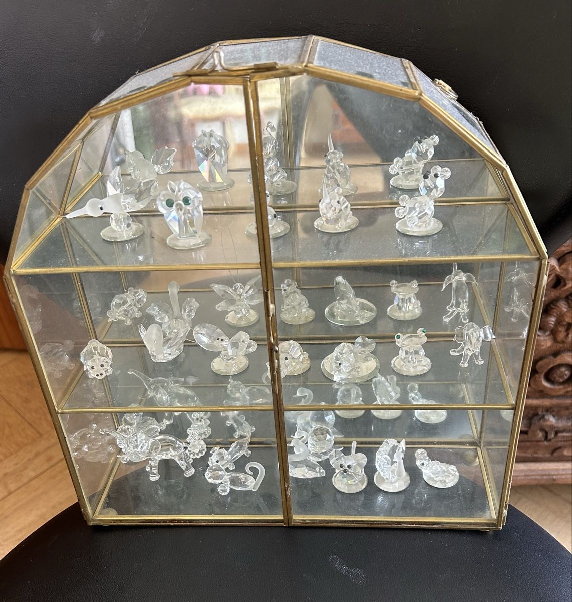 Statuette: Kristallfiguren Alan Bowes mit Vitrine – Usato da Emmen venduto da Carbru