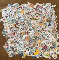2,7 kg inkl. Schachtel Schweizer Briefmarkenabschnitte