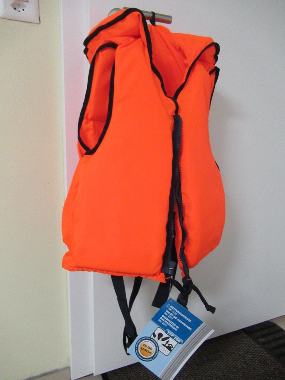 Gilets de sauvetage: Rettungsweste neu, klein  - 50 -70 Kg – Neuf (Voir description) à Landquart par Jing