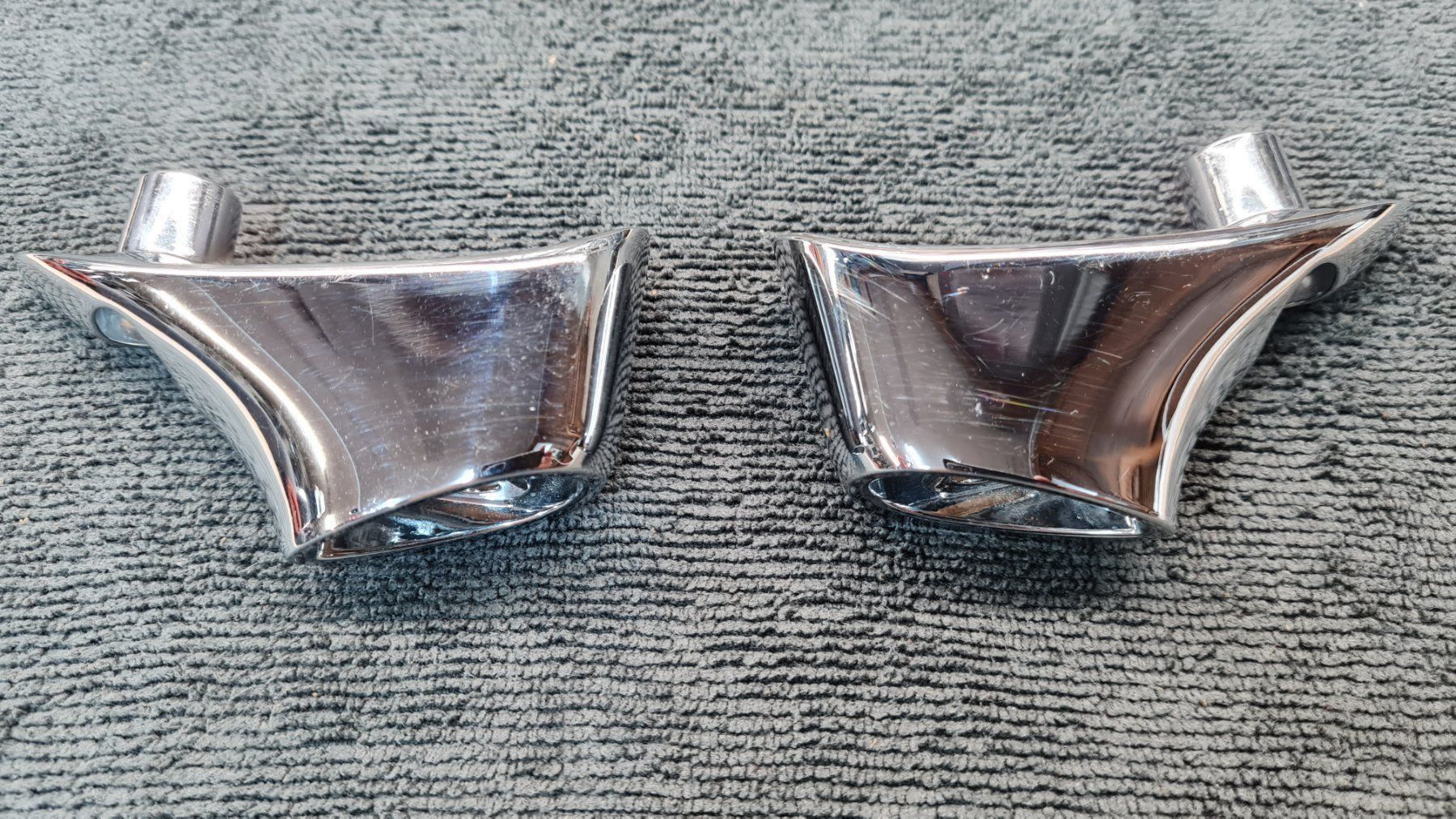 Touring: OEM Harley Road Glide Blinkerhalter Vorn – Usato da Wangen SZ venduto da mollosser 4