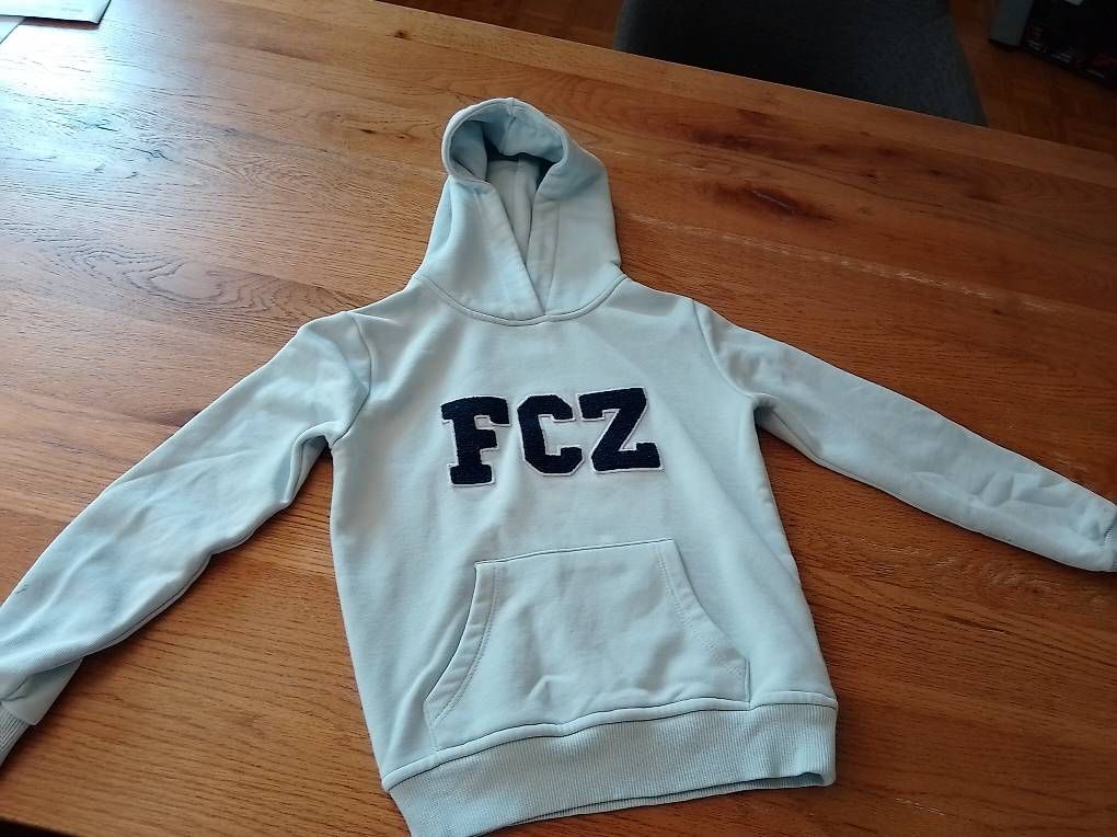 Pullover & Sweatshirts: Fcz Pullover (Grösse 122/128) – Gebraucht aus Zürich von Schneemaah