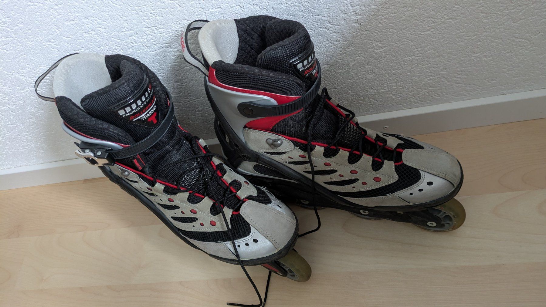 Pattini in linea & Pattini a rotelle: Inlineskates Rollerblade, Top Zustand, Grösse 43/44 – Usato da Muri AG venduto da Creation2 1