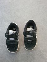 Adidas Kinderschuhe schwarz mit Klettverschluss Grösse 22