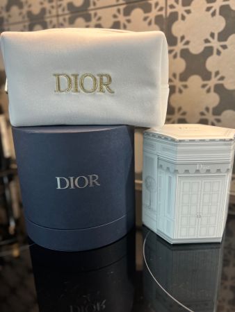 DIOR ~ lot of 2 candles & makeup bag