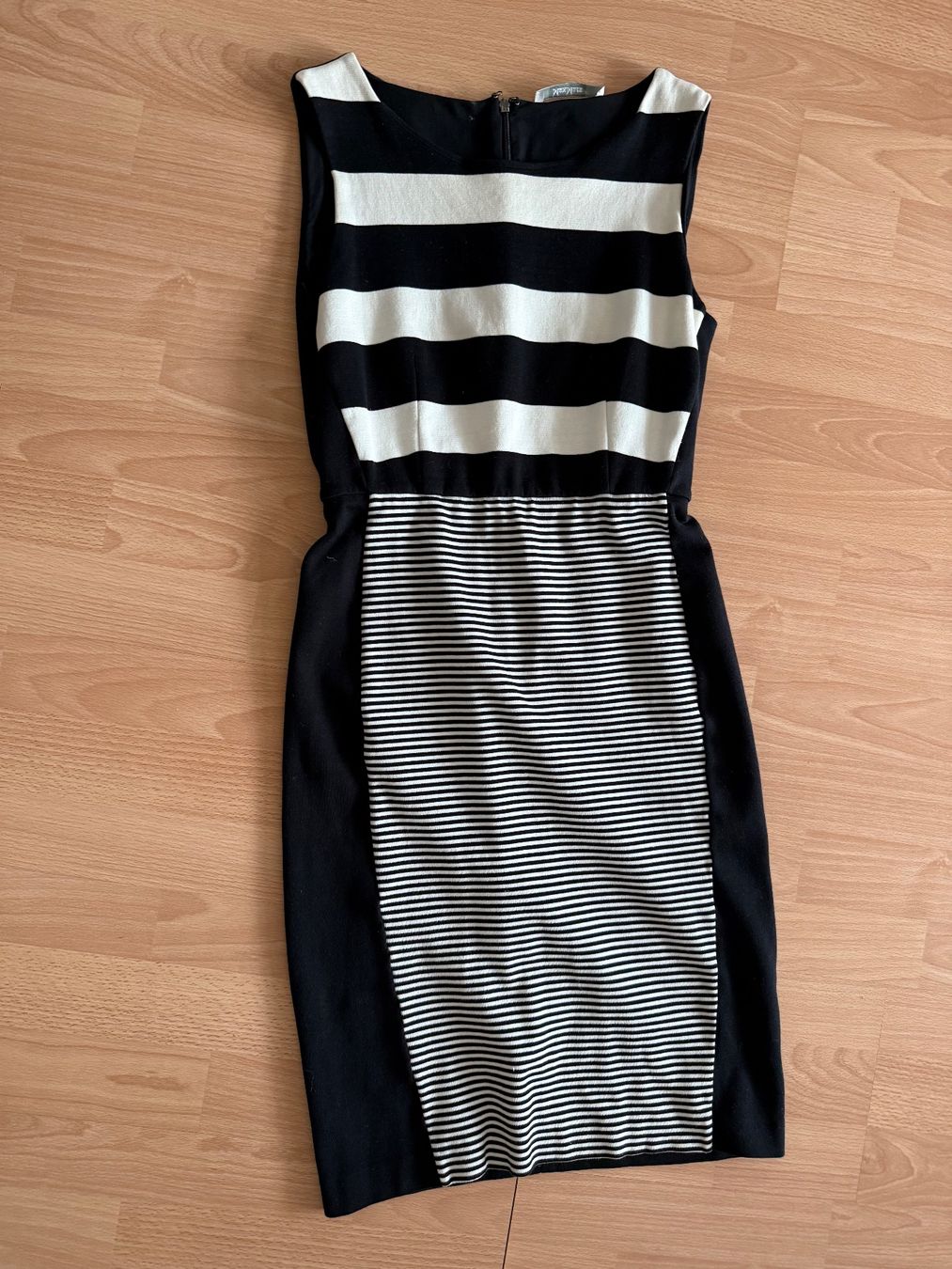Max Mara Vestiti: MaxMara Kleid, Grösse 36, schwarz/weiss gestreift Top – Usato da Zollikon venduto da mgo_95l7