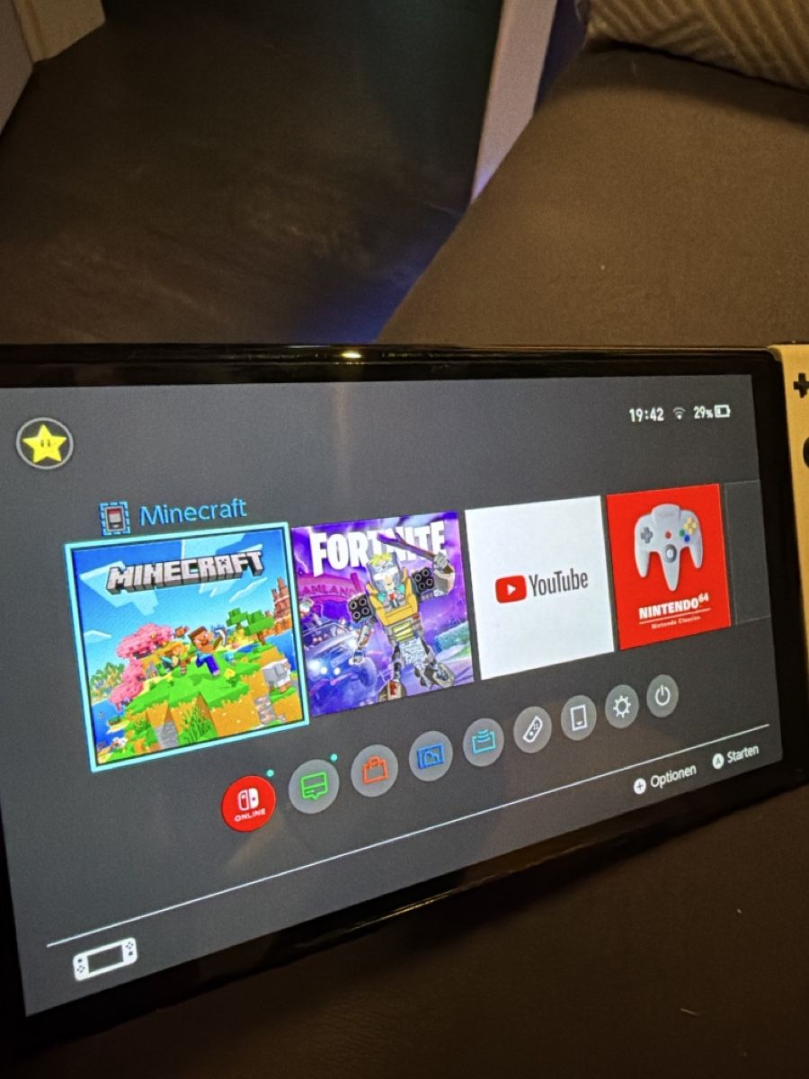 Nintendo Consoles: Nintendo Switch OLED mit Pro Controller – D'occasion à Worb par rme23 8