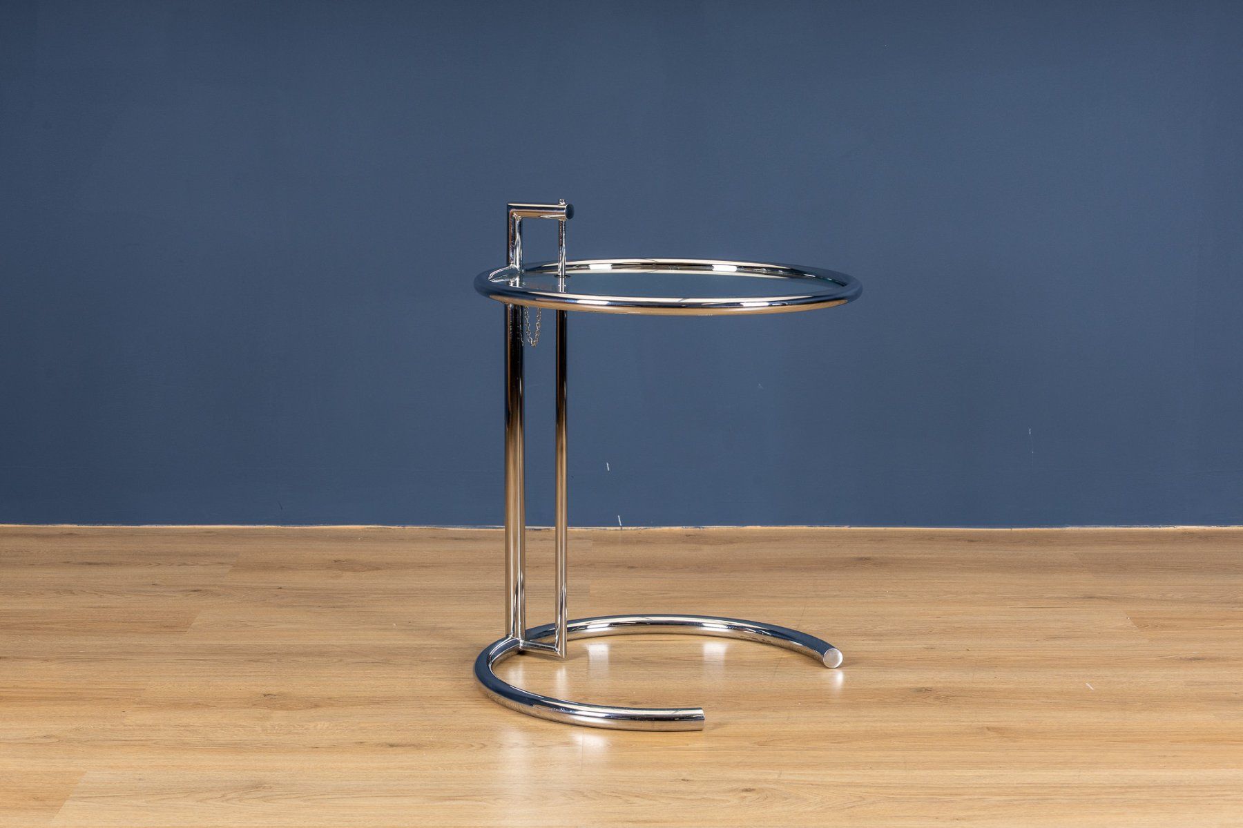 Tavoli: Eileen Gray Adjustable Table E 1027 Beistelltisch Replica – Usato da Winterthur venduto da Restored