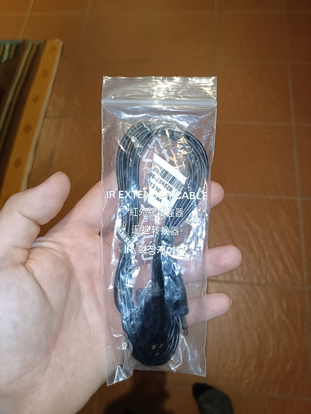 Unità & Adattatore: Aux In Adapter und IR Extender Cable – Usato da Obfelden venduto da Kirinki